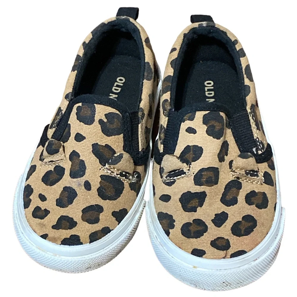 Cute Toddler Old Navy Leopard Slip On with ears Shoes. Size 6